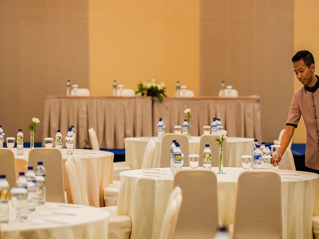 Hotel Santika Pekalongan Eksteriør bilde