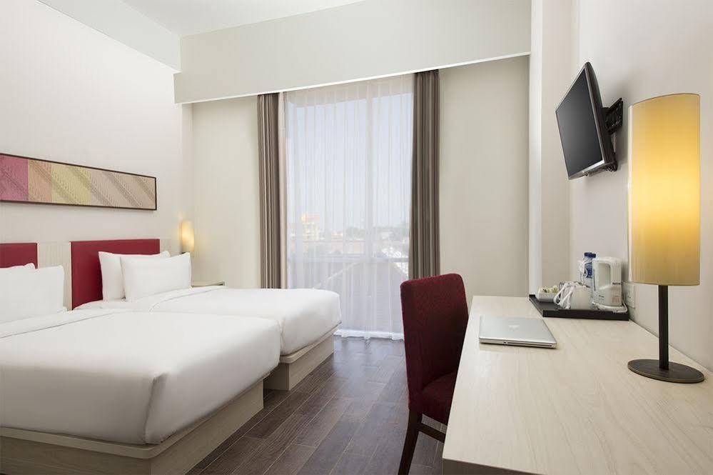 Hotel Santika Pekalongan Eksteriør bilde