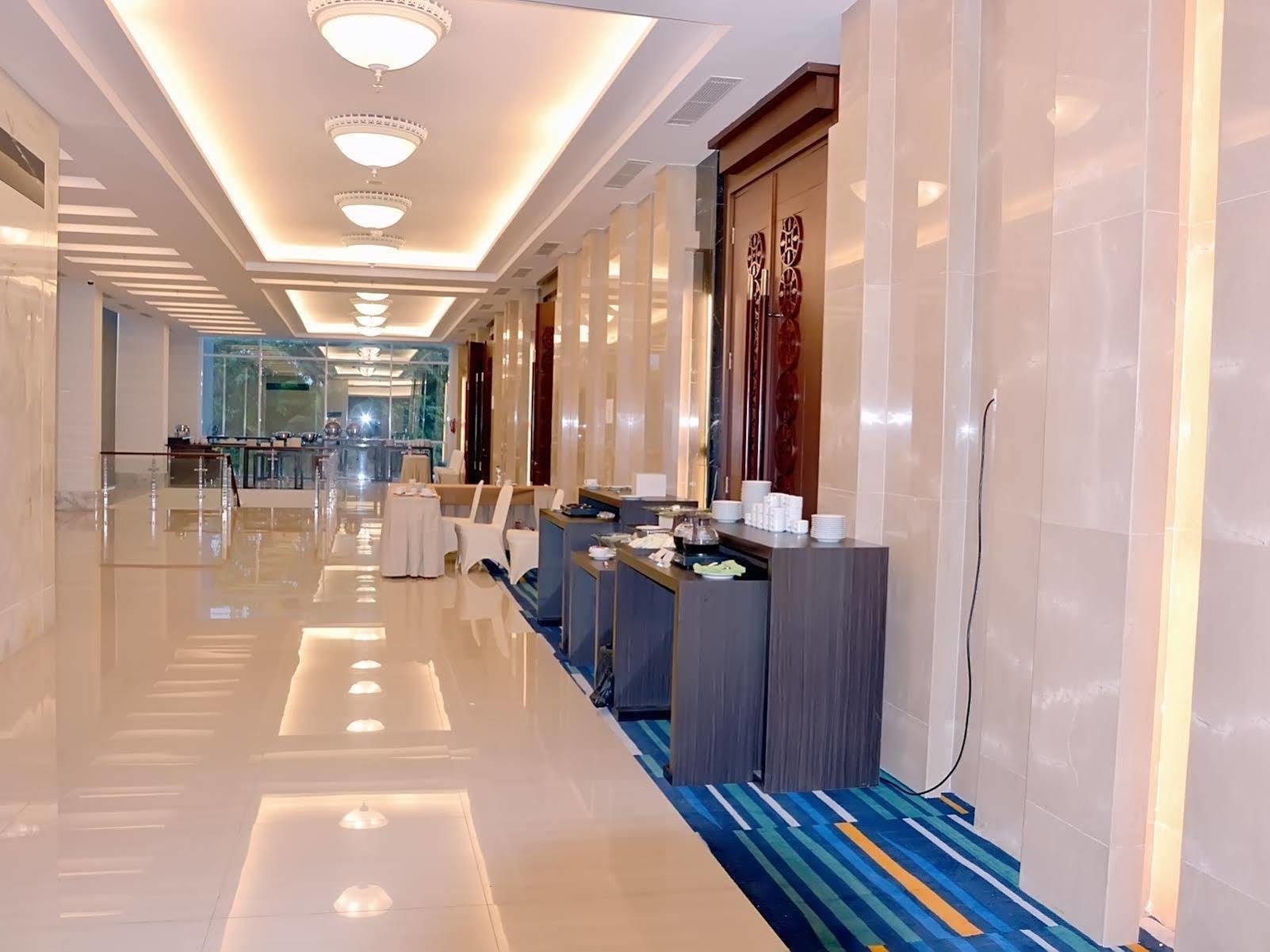 Hotel Santika Pekalongan Eksteriør bilde