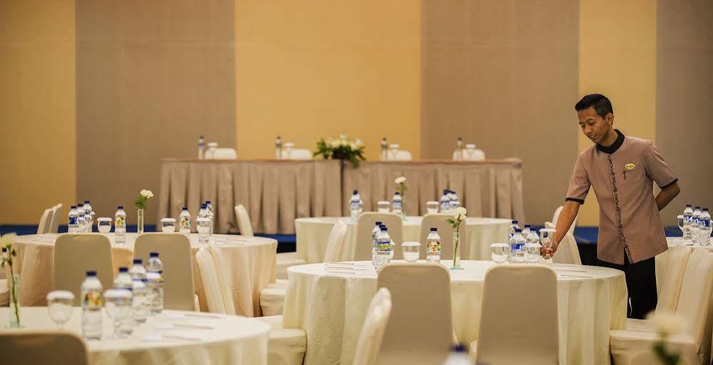 Hotel Santika Pekalongan Eksteriør bilde